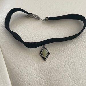 Forever21 | black velvet chocker